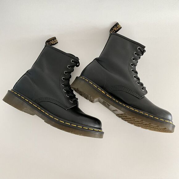 Dr. Martens Bootie 7M Black Leather 8 Eye Lace-up Boots - Picture 5 of 13